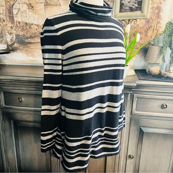 Liz Claiborne Black and White Striped Turtleneck Sweater Size Lg - Picture 3 of 7